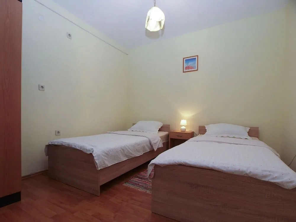 Apartment 949