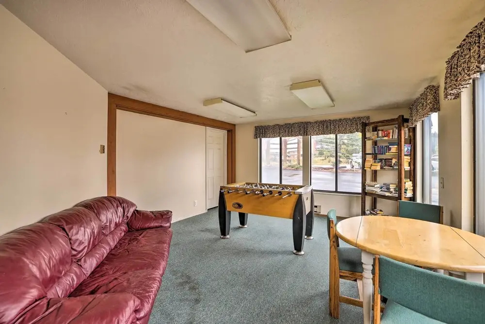 Cozy Studio w/ Balcony, Walk to Brian Head Resort!