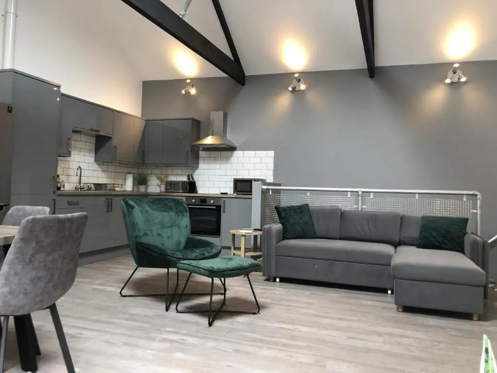 Modern~ Reverse Level~2 bed~Townhouse~Central~Penzance