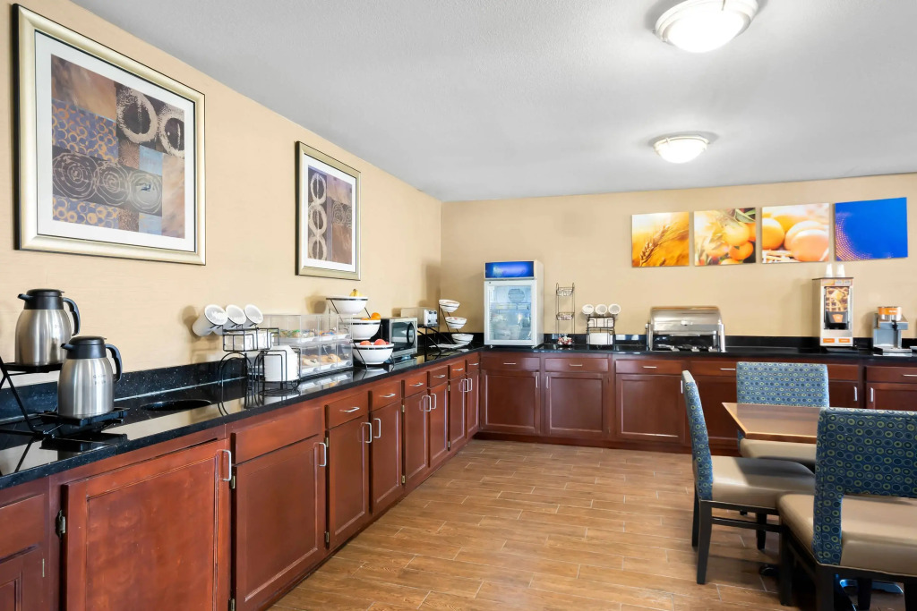 Comfort Inn & Suites Cincinnati Eastgate