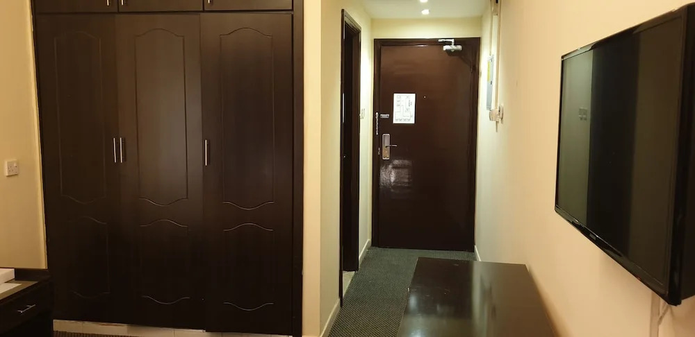 Royal Creek Hotel