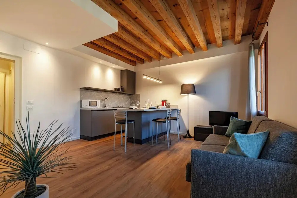 SAN LORENZO APARTMENTS 5054