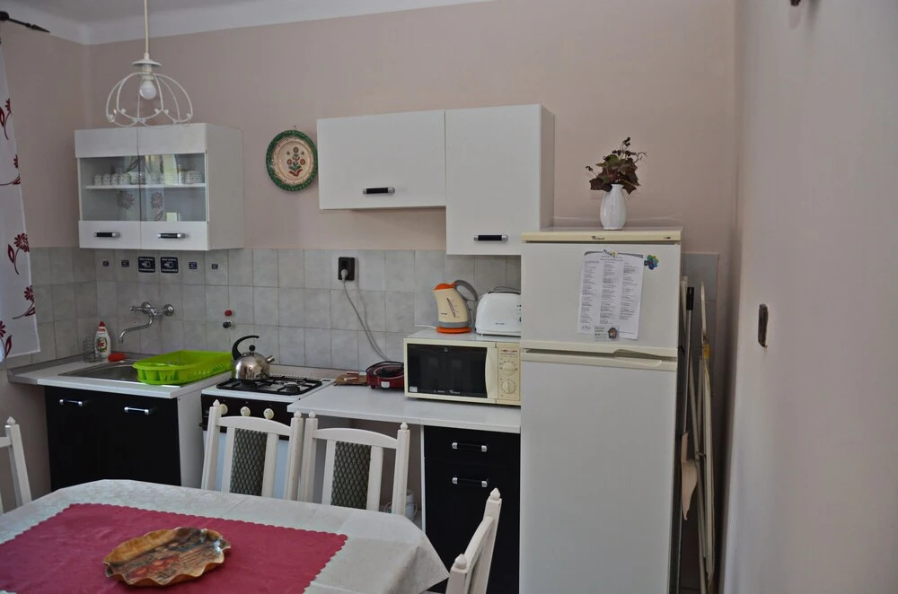 Sunbeam 3-bed Apartment in Eger