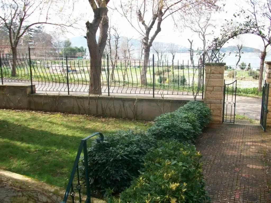Garden flat in Prince islands, Heybeliada
