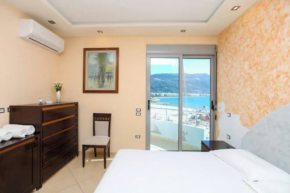 Holiday 2-bed Apartment Seaview