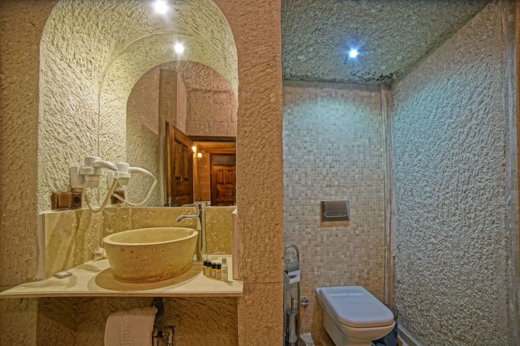 Zeus Cave Suites