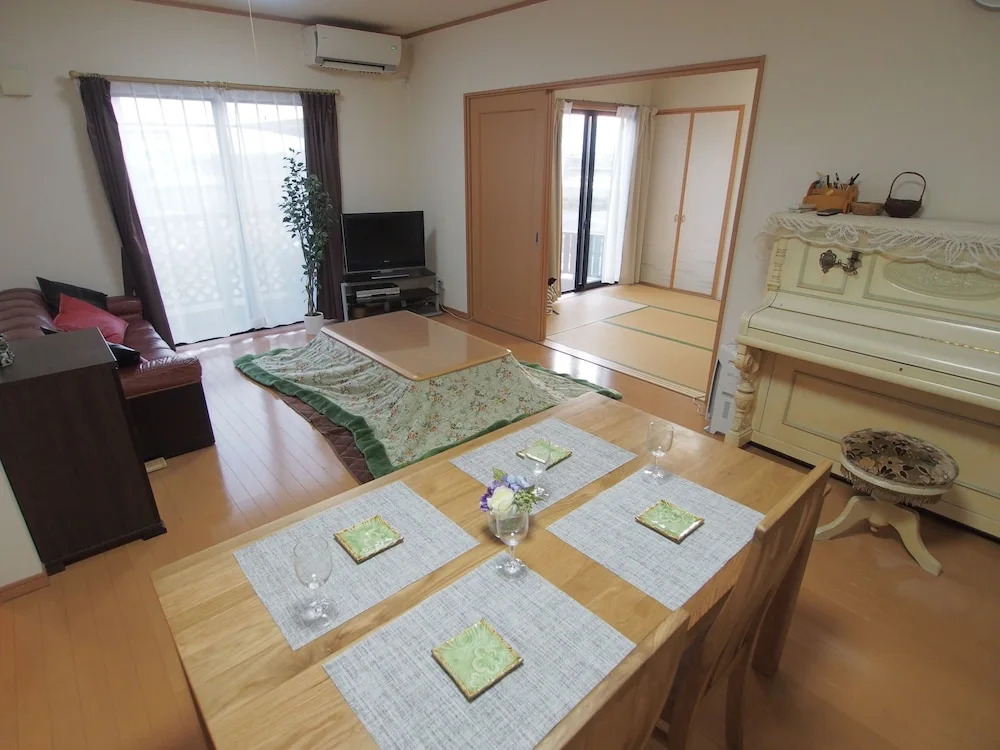 Okazaki House up to 8 People