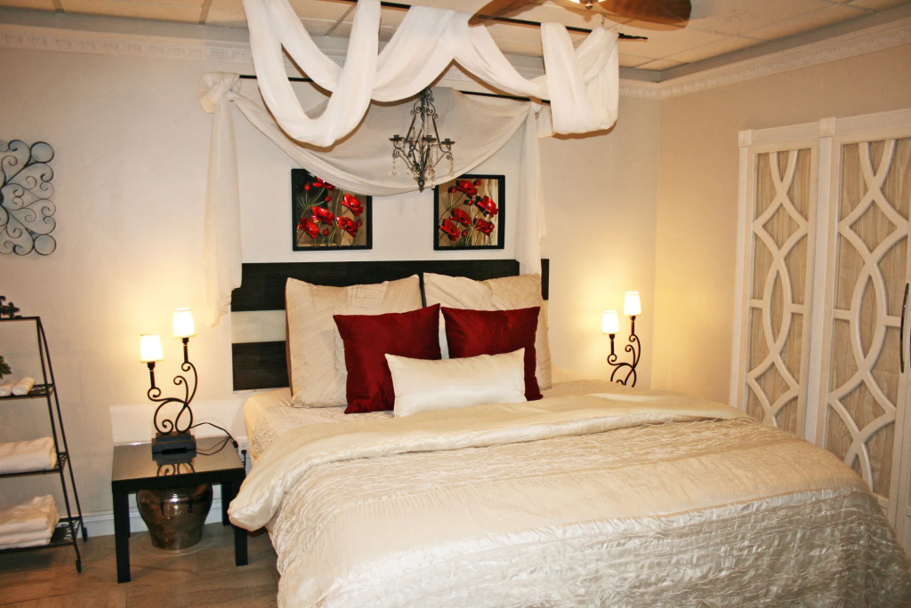 Hideaway Suites On 5th-Formally 5th East Hall
