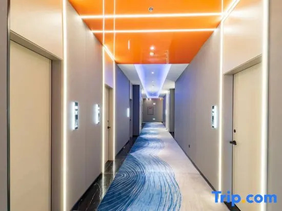 Longcao E-sports Hotel (Haikou High-speed Railway East Station E-sports Base Branch)