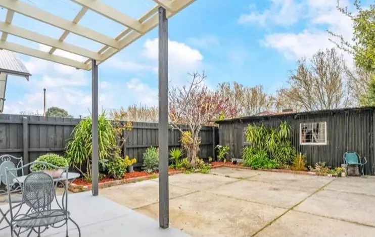 Stylish 3 bedroom house - Close to parks, bars & cafes - Free parking