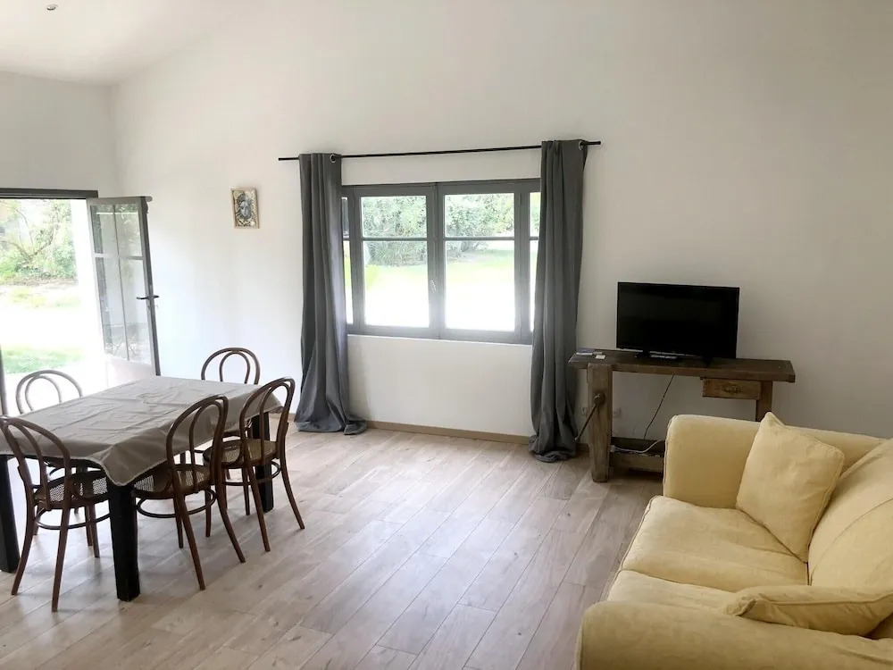 House With one Bedroom in Saint-gilles, With Shared Pool, Furnished Garden and Wifi