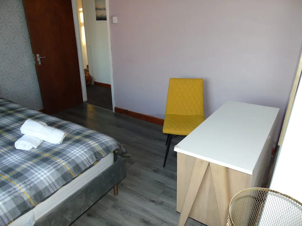 Beautiful 4-Bed Apartment