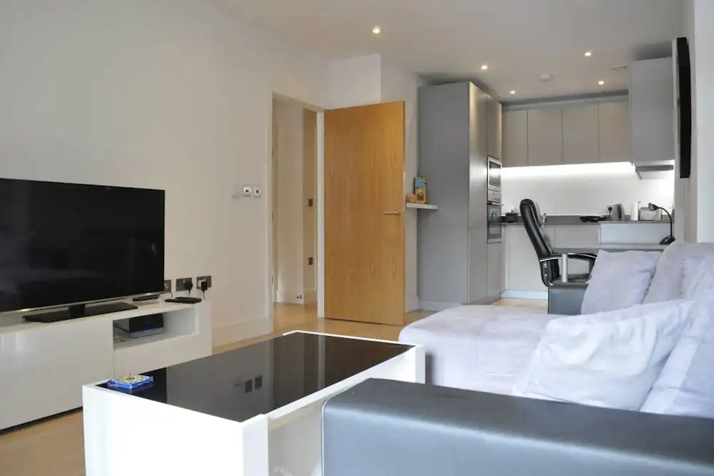 Modern 1 Bedroom Apartment in Brixton With Balcony
