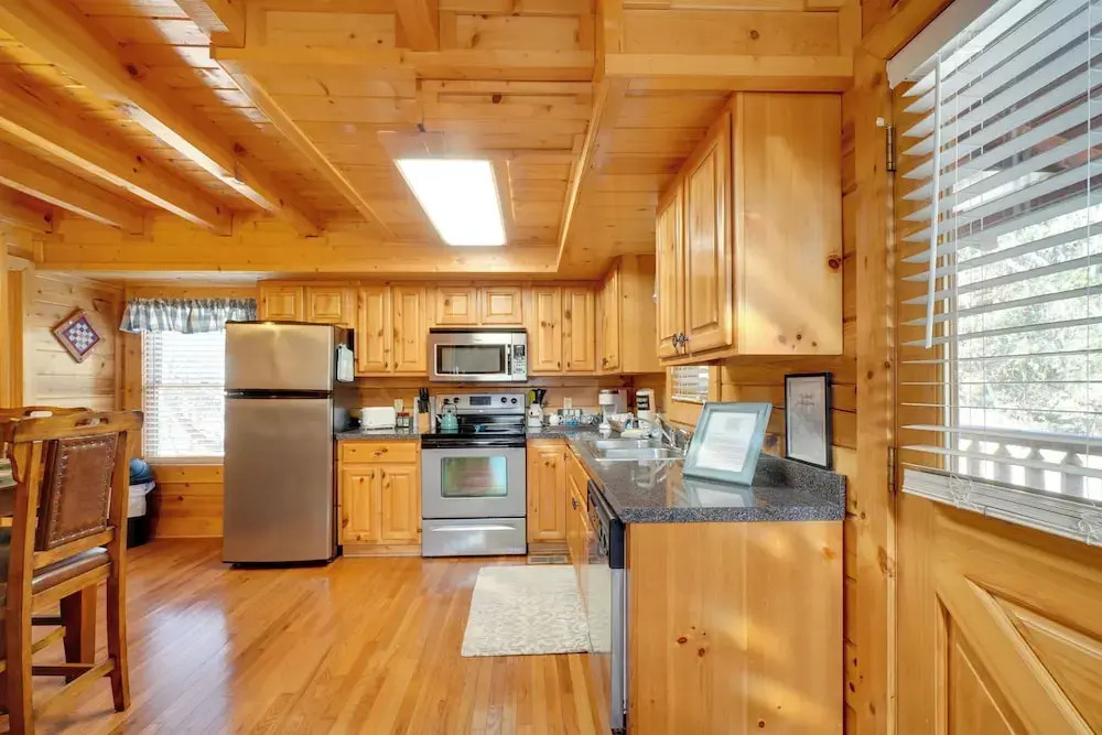 Romantic Cabin w/ Hot Tub in Pigeon Forge!