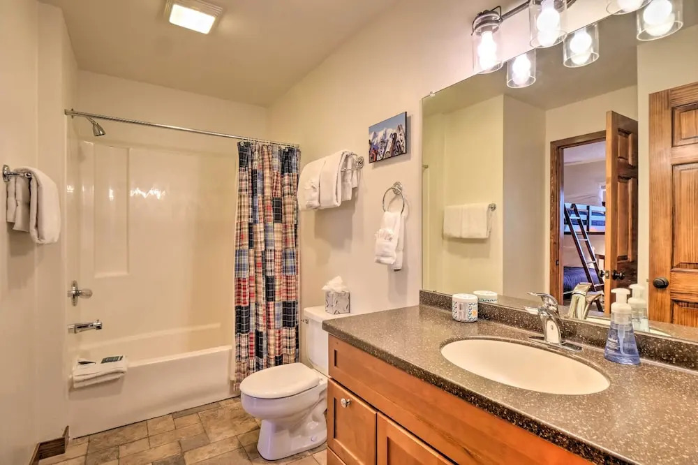 Ski, Hike & Explore: All-season Frisco Condo