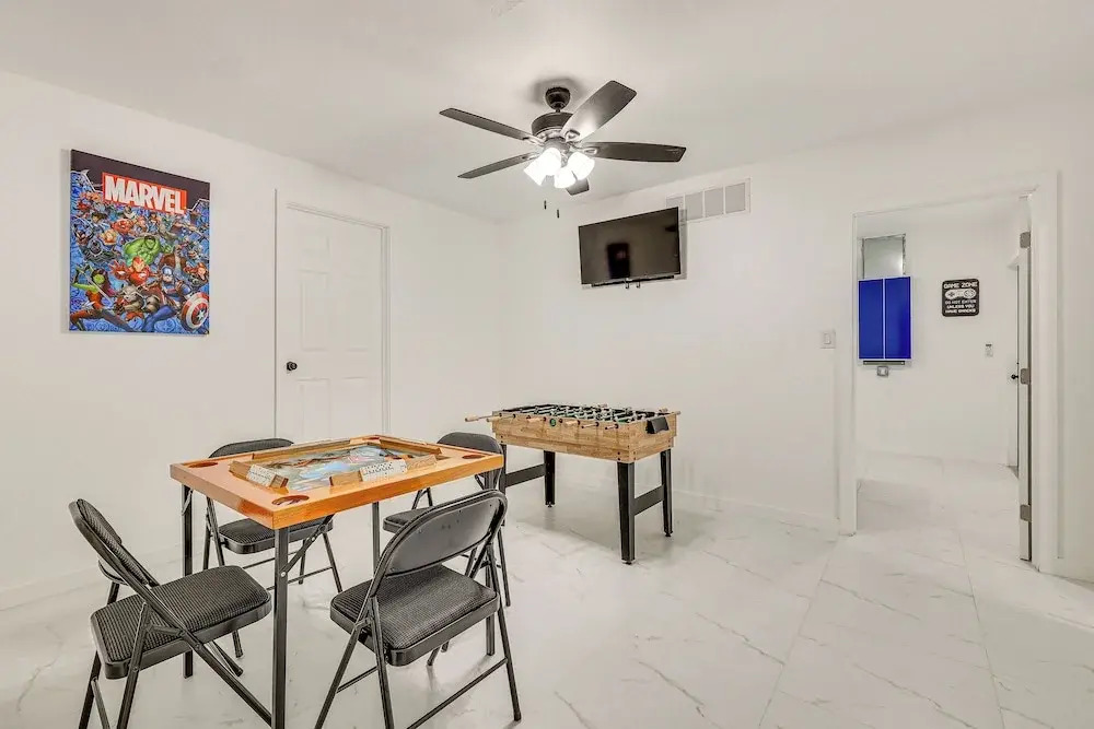 Poolside Oasis & Outdoor Kitchen: Cape Coral Home