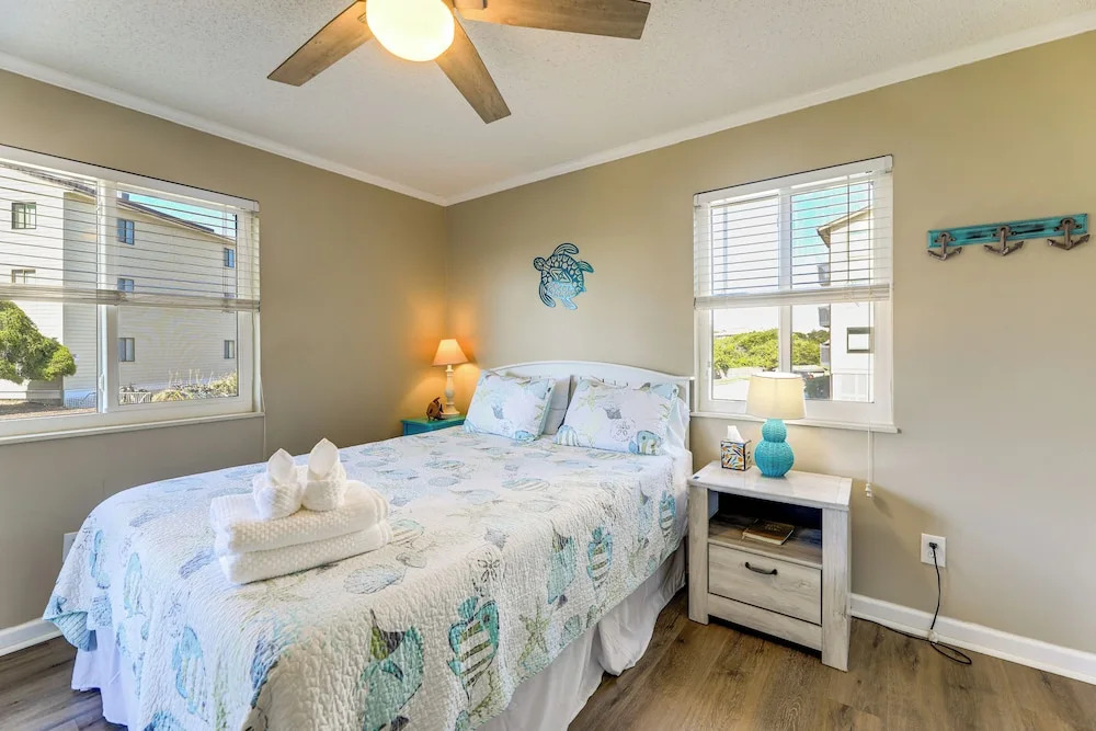 Emerald Isle Resort-style Condo: Walk to Beaches!