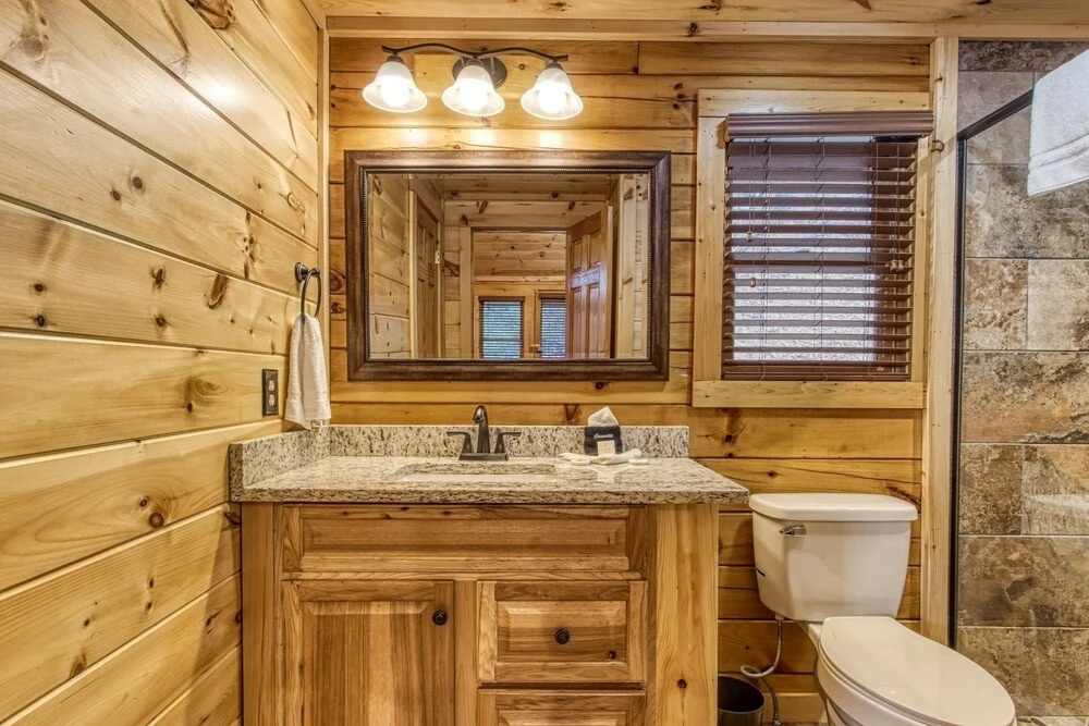 Cub Path Lodge - Luxurious 5/5 With Theatre Room And Mountain Views! 5 Bedroom Cabin by RedAwning