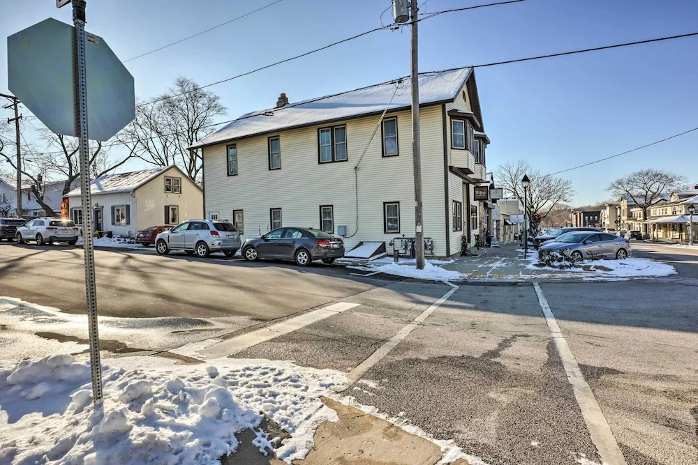 Delafield Vacation Rental Near Lakes & Parks!