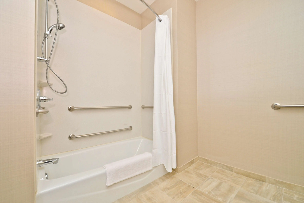 Green Mill Village Hotel & Suites, BW Signature Collection