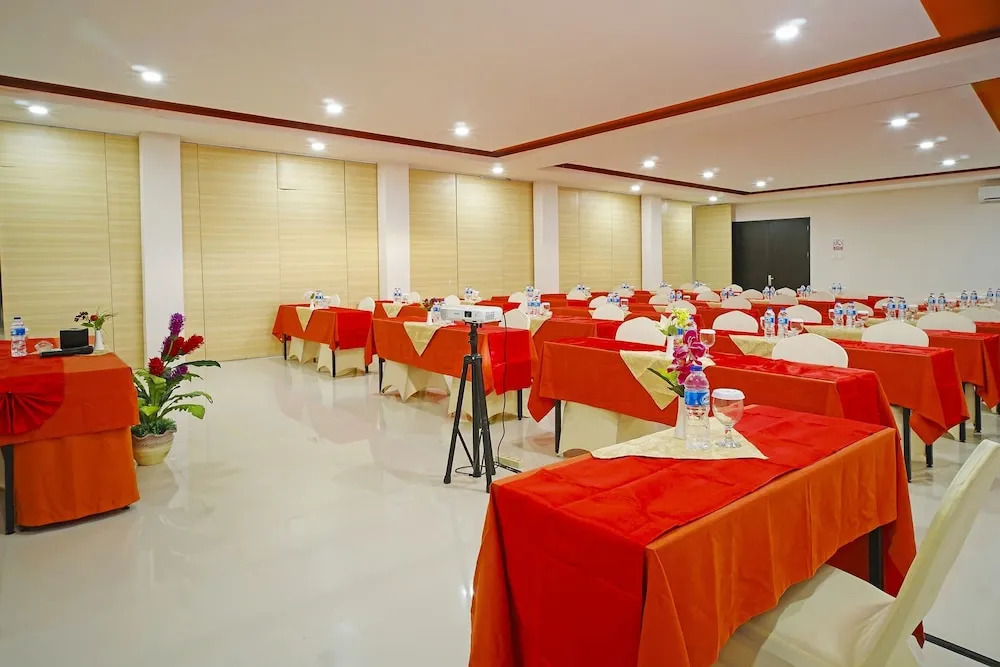 Collection O 91373 M Hotel