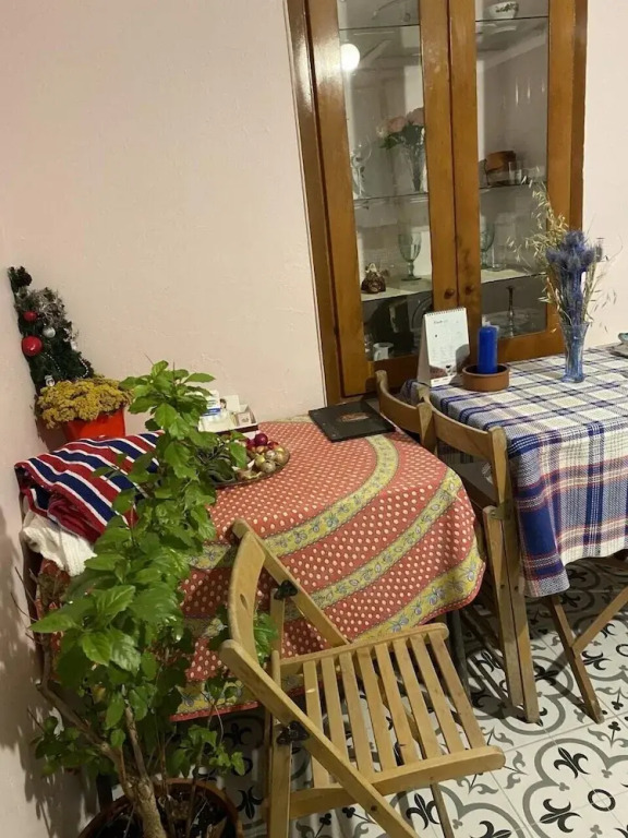 Mavi Ladin Konukevi