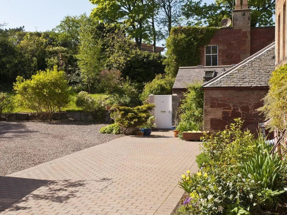 Inchgarry Court Main