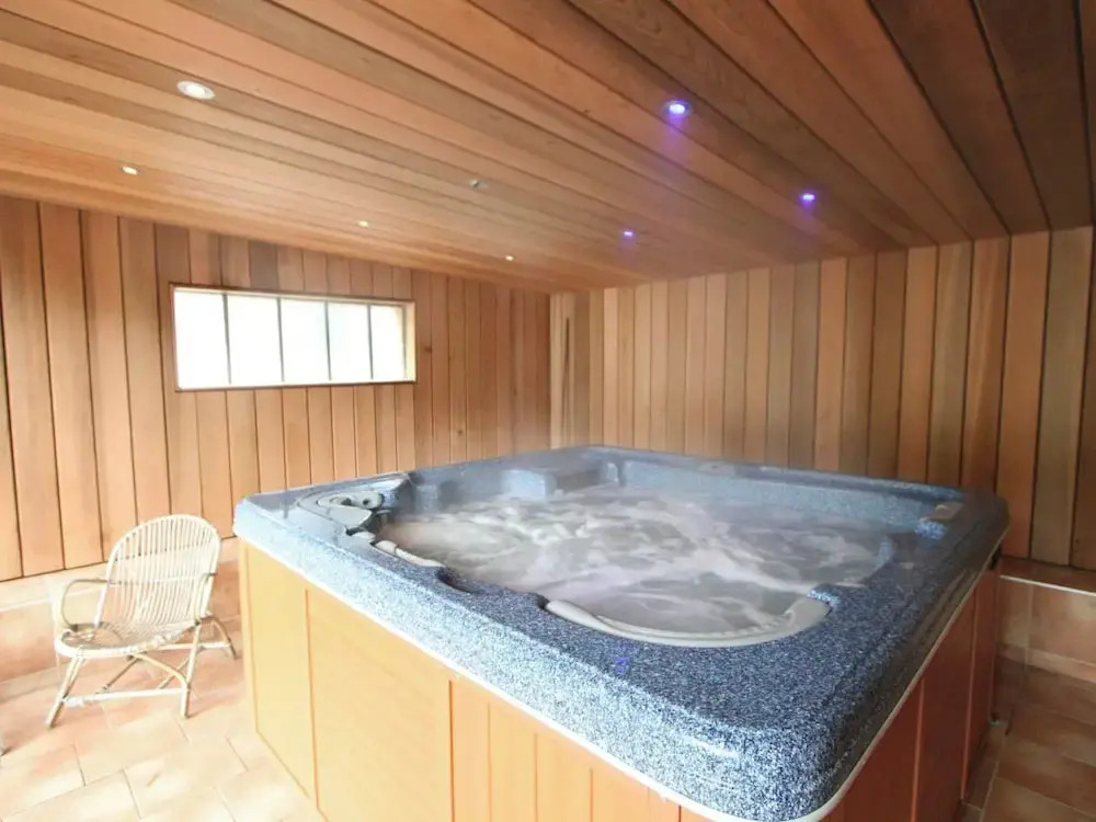 House in Natural Area Ideal for Families with Games Room, Sauna, Hot Tub