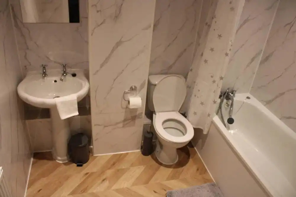 Apartment - Sleeps 2 - Parking - Station Close