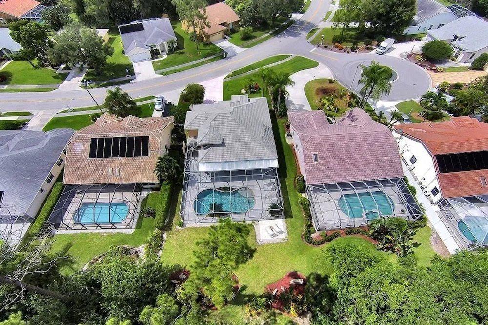 Piccadilly Cir Home