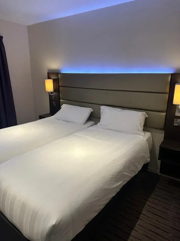 Premier Roomz Two Mills