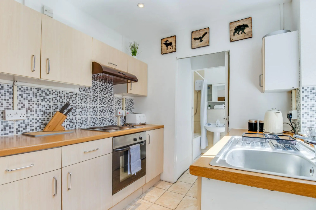 Stayzo House Accommodation- Coventry Free Parking