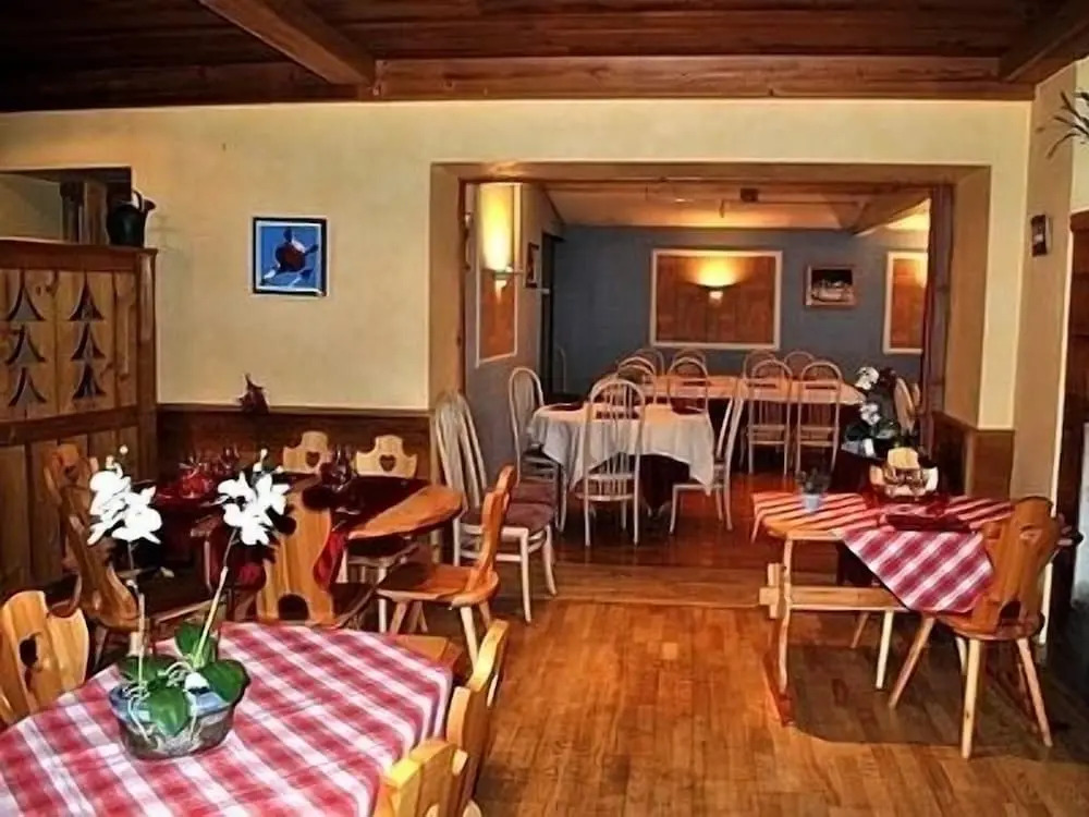 Logis Hôtel & Restaurant Les Perce-Neige