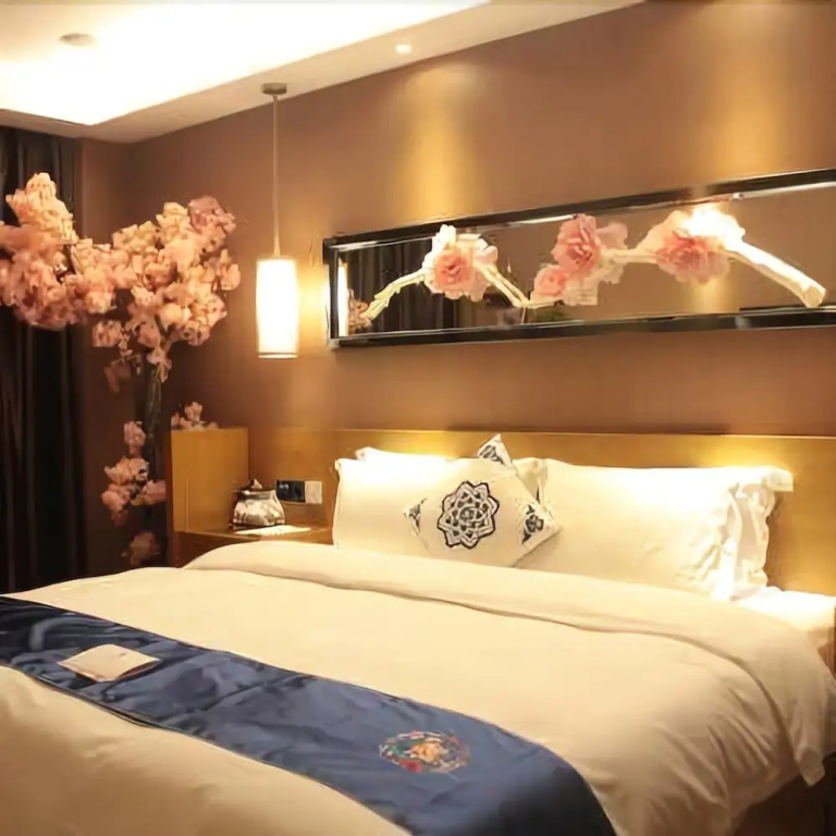 Ease Hotel