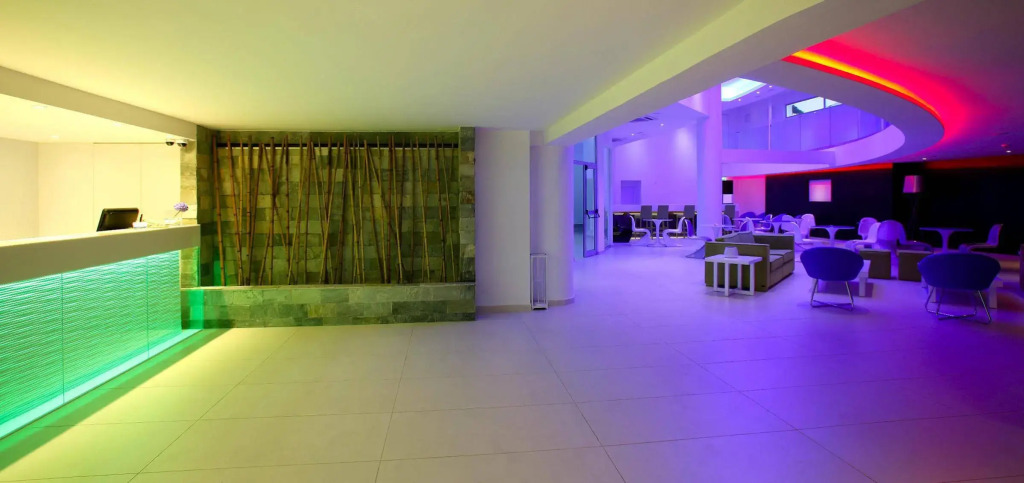 Limanaki Beach Hotel & Suites