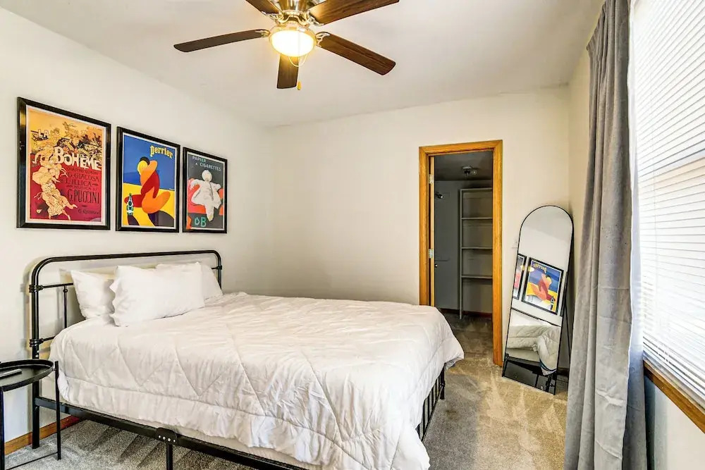 Pet-friendly Home 2 Mi to Downtown Des Moines!