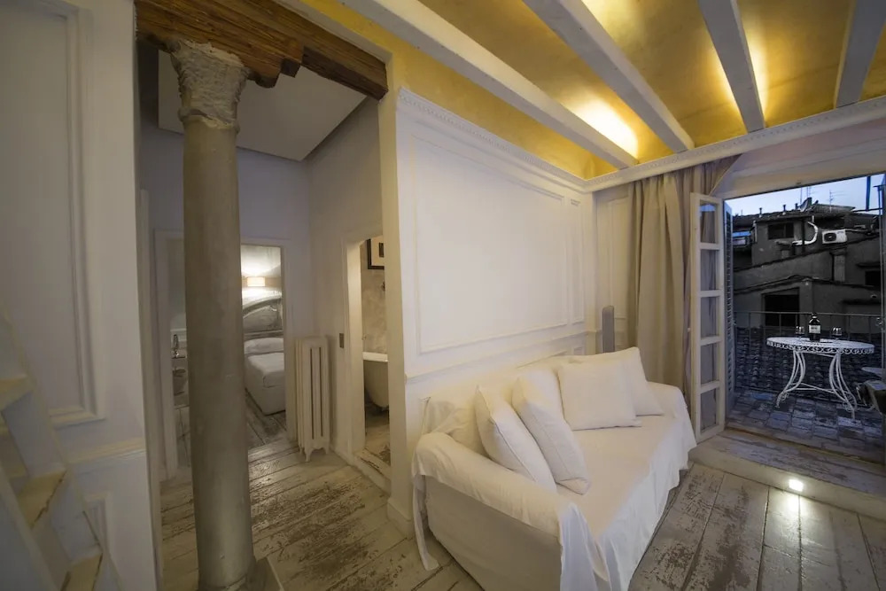 White Home by Mmega