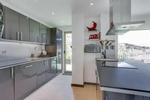 Wonderful fully renovated 2BR on the last floor.