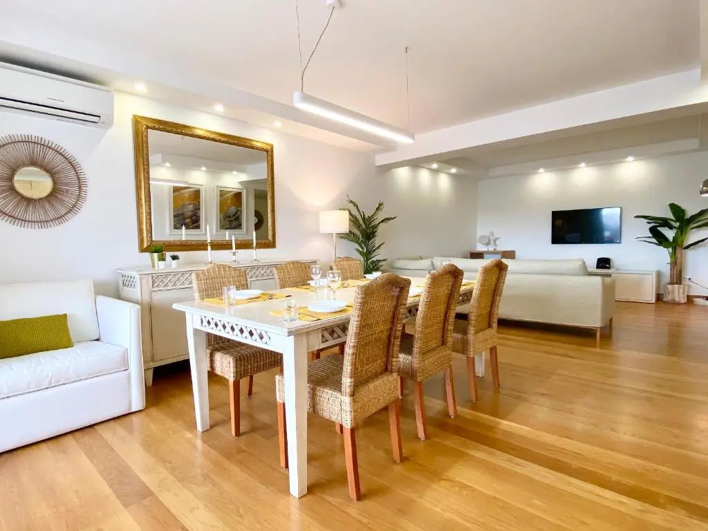 Home Out Luxury Marina Apartment - 2 Bedrooms Sea View