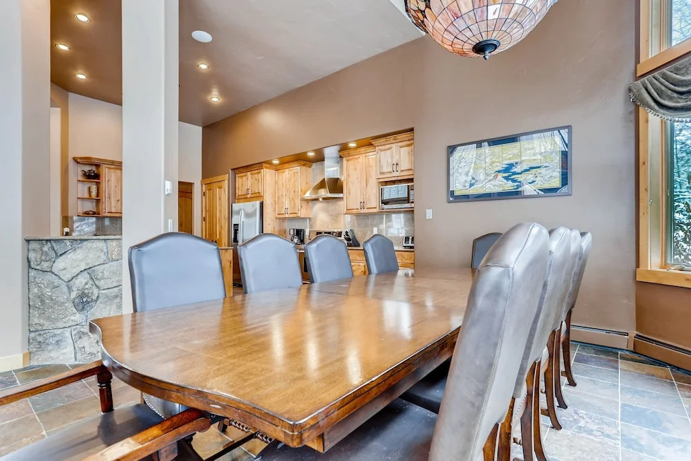 Luxurious All-suite Ski W/ Hot Tub 5 Bedroom Duplex
