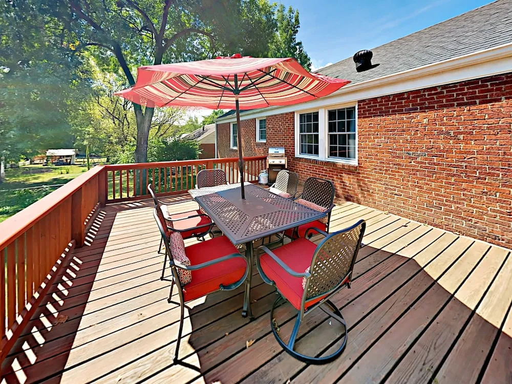 3Br 2BA Inviting Retreat in Hip East Nashville by RedAwning