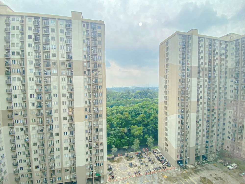 Neat And Homey 2Br For 3 Pax At Podomoro Golf View Apartment