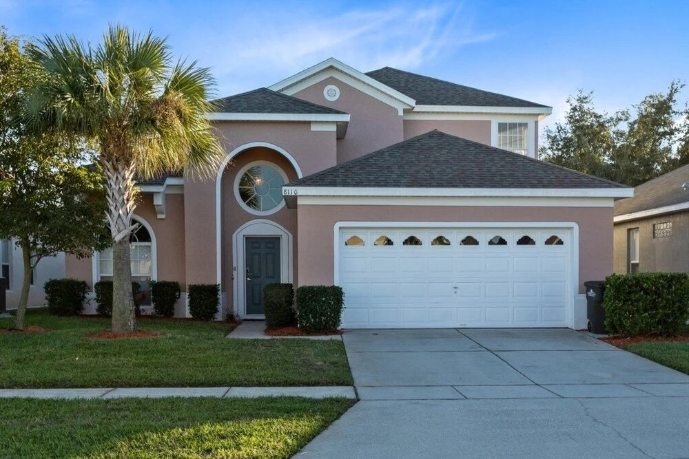 Spectacular 5br House - South Facing Pool & Spa 5 Bedroom Villa by Redawning