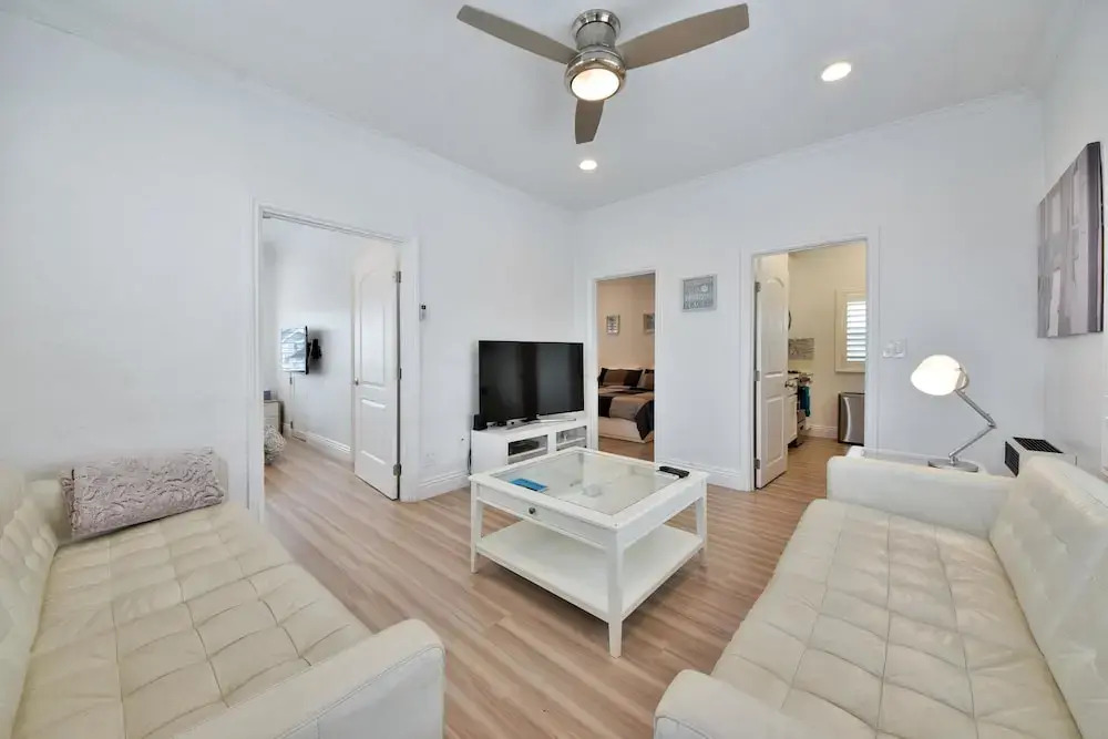 A5 Incredible Contemporary Beach Home With View and AC