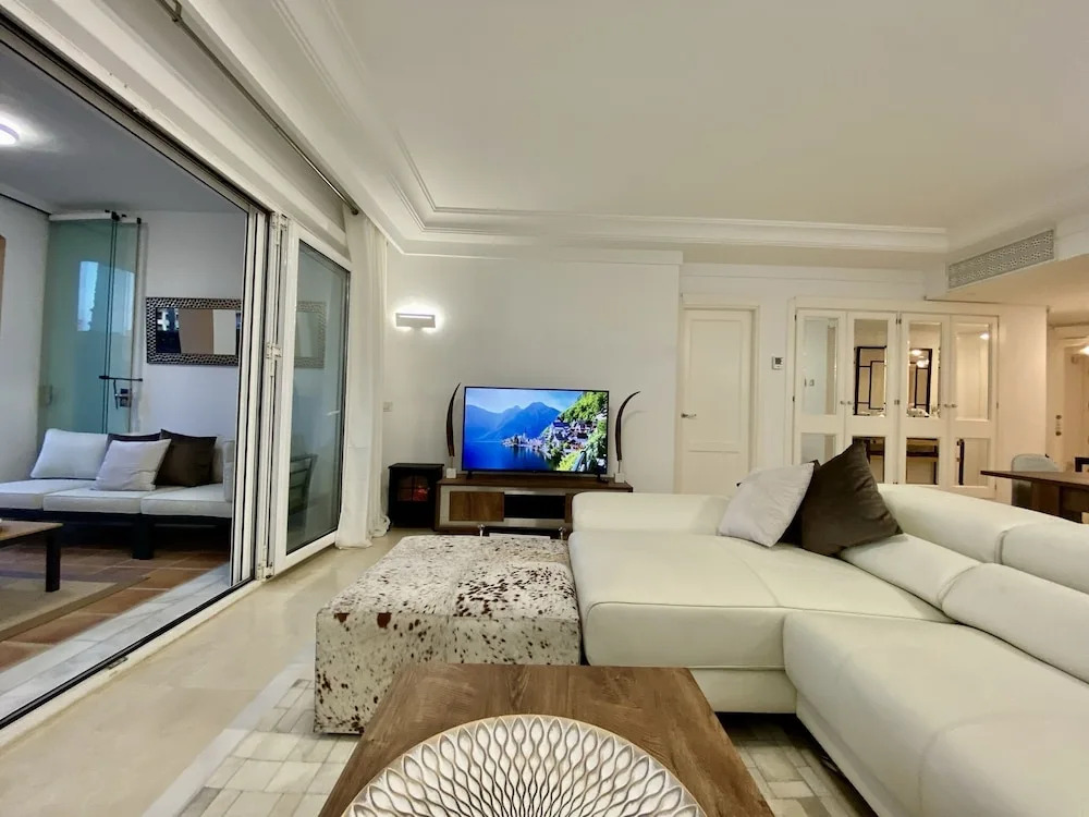 YOLO Spaces - Sotogrande Marina Luxury Apartment