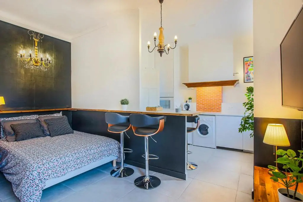 #3 Toulon CENTRE, BALCON, LUMINEUX, STATIONNEMENT FACILE, TOUT CONFORT