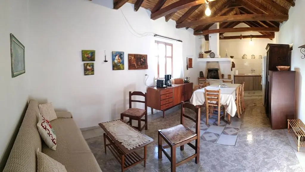 Traditional 1697 Thalamai house