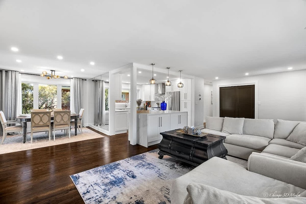 Casa 22 Luxury Modern 3BD 2BA Home in Skokie
