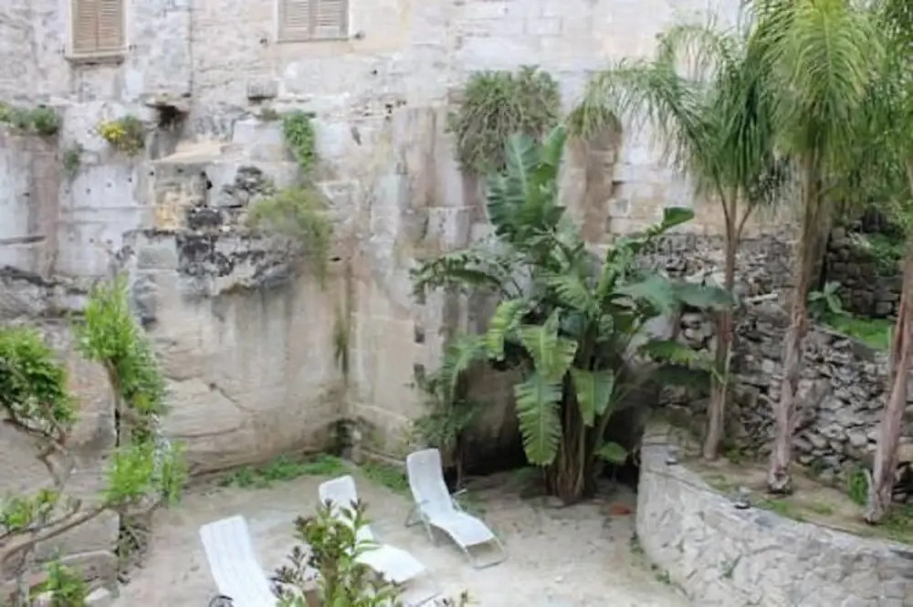 Laughing House With Hypogeum Garden