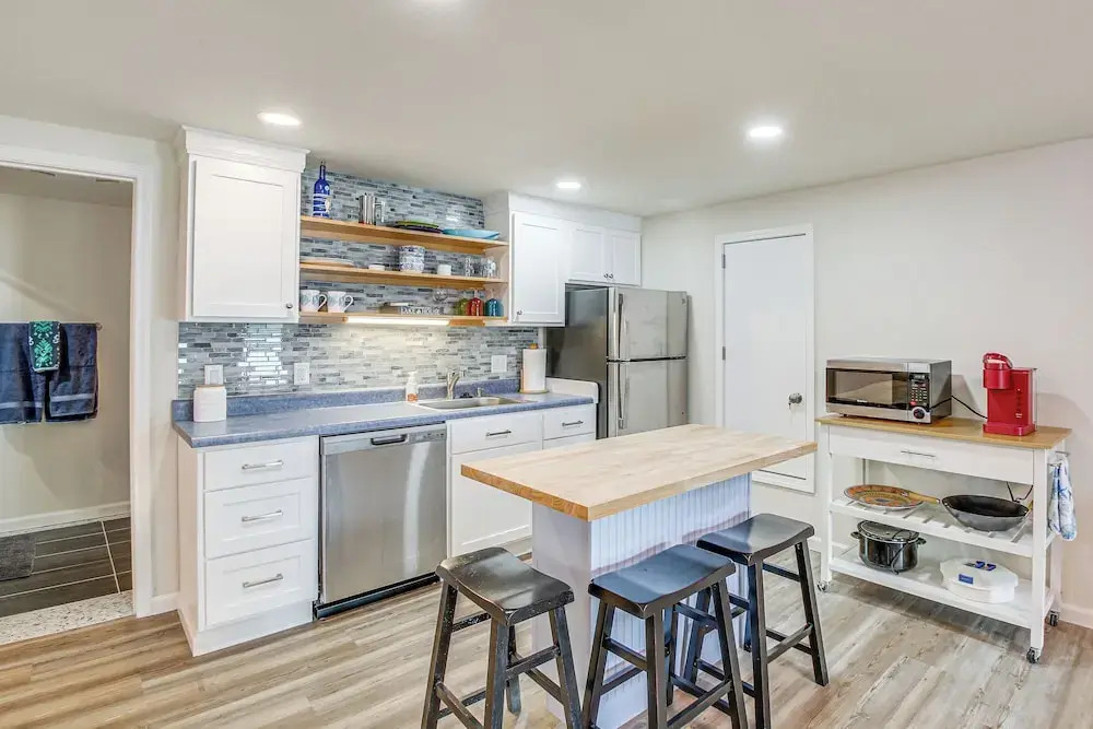 Scenic Studio on Lake Desoto w/ Patio!
